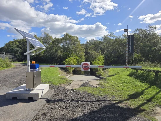 portable solar boom gate